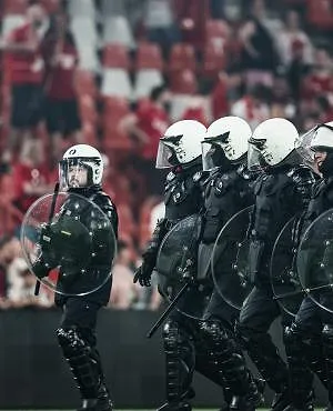 “Waalse derby : vier gewonden en zes arrestaties na incidenten tussen supporters”