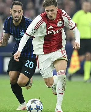 Mika Godts, die niet in de selectie van de Rode Duivels zit, is in Nederland uitgeroepen tot Belofte van het Jaar !