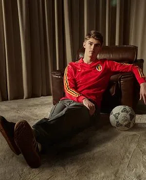 De Belgische voetbalbond brengt iconisch shirt van de Rode Duivels opnieuw uit !