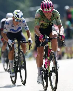 Michael Valgren wint 17e etappe van de Giro, Vingegaard kent rustige dag