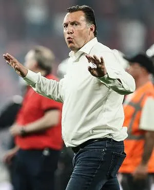 Standard dreigt goudhaantje te verliezen : Ilian Hadidi wijst contractvoorstel van de Rouches af