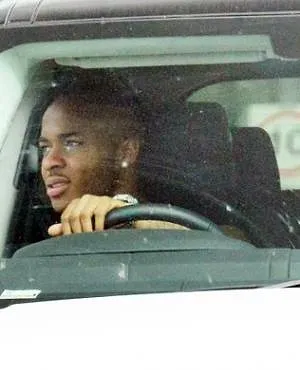 Raheem Sterling is na een crash met zijn Lamborghini gearresteerd op verdenking van rijden onder invloed van verdovende middelen.