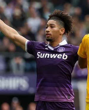 Grote blunder van Nathan Saliba : hij heeft het nieuwe shirt van Anderlecht gelekt ! (foto)