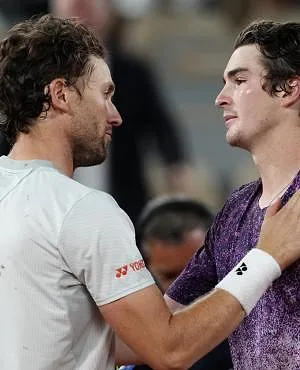 Grote controverse op Roland Garros : kantelde de match tussen Fonseca en Ruud door een arbitrale fout ? (video)