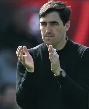 Het is rond : Andoni Iraola volgt Arne Slot op en wordt de nieuwe coach van Liverpool !