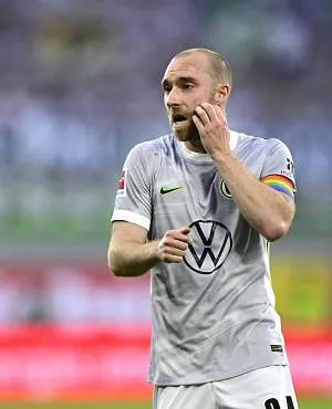Nieuwe schrik om Christian Eriksen, die in elkaar is gezakt tijdens de wedstrijd tegen Oekraïne