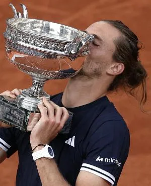 « Eindelijk een happy end ! » : Alexander Zverev geniet na van zijn eerste grandslamtitel