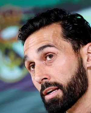 Álvaro Arbeloa wordt volgend seizoen coach in de Premier League