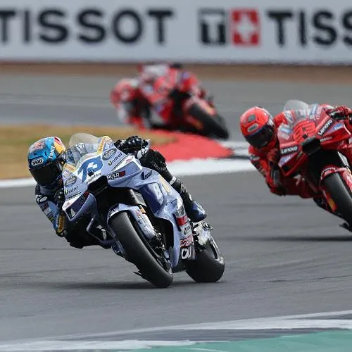 MotoGP : Alex Marquez gagne le sprint du GP de Grande-Bretagne devant son frère Marc Marquez