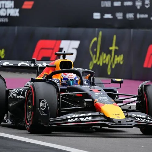 F1 : Max Verstappen (Red Bull) prend la pole à Silverstone devant les deux McLaren