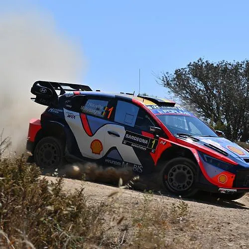 Thierry Neuville « continue à travailler » malgré une première moitié de saison difficile