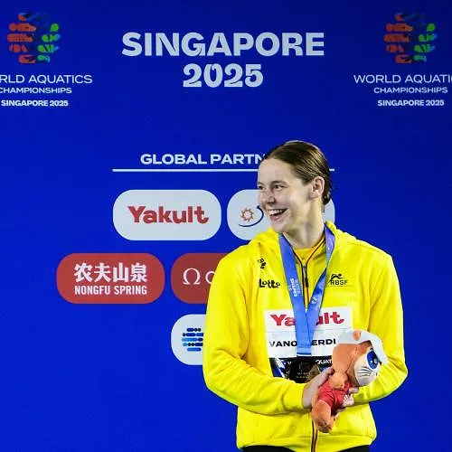 Roos Vanotterdijk se pare de bronze sur le 50m papillon et s’offre un doublé historique