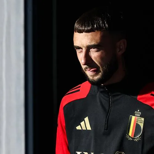 Zeno Debast attirerait plusieurs clubs de Premier League, dont Manchester United !
