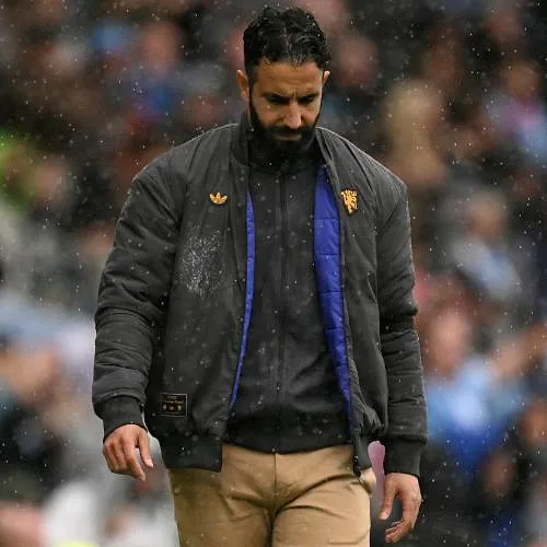 Ruben Amorim déjà sur la sellette à Manchester United ? Ça chauffe pour le coach portugais !