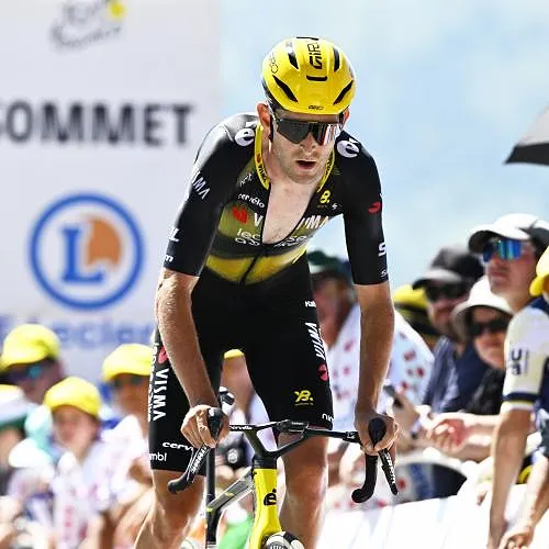 « Il me faudra 16 semaines pour retrouver une forme optimale » : opéré d’une hernie, Tiesj Benoot ronge son frein