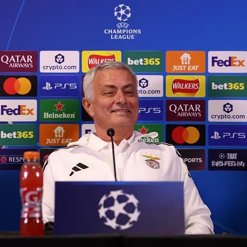 De retour à Chelsea avec Benfica, Mourinho fait du Mourinho : « Personne n’est plus grand que moi ici »