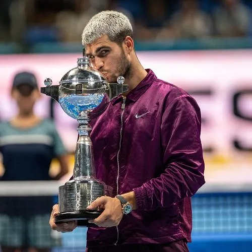 Carlos Alcaraz remporte le tournoi de Tokyo… et déclare forfait pour Shanghai !
