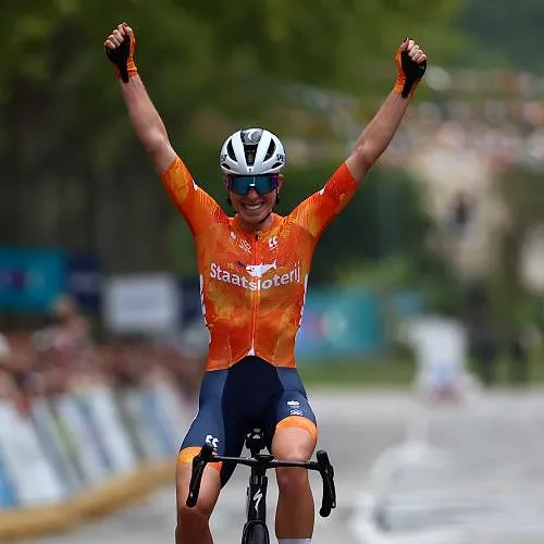 Demi Vollering remporte en solitaire le Championnat d’Europe de cyclisme