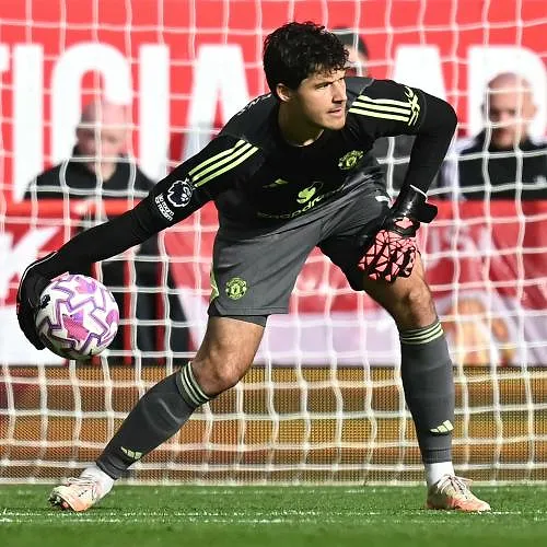 « Es-tu Schmeichel déguisé ? » : les supporters mancuniens célèbrent déjà Lammens