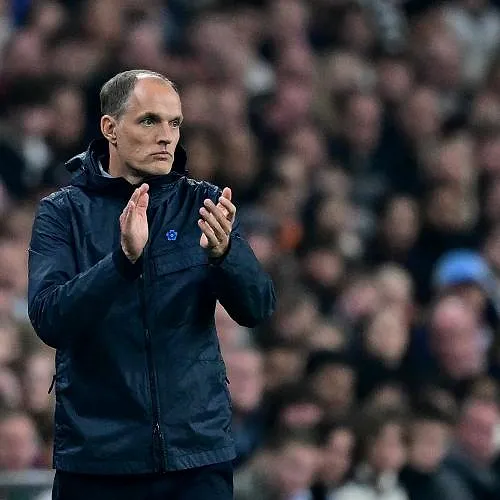 Thomas Tuchel allume les fans anglais : « Le stade était silencieux » - England's German head coach Thomas Tuchel watches the players from the touchline during the friendly football match between England and Wales at Wembley Stadium in London on October 9, 2025. Ben STANSALL / AFP