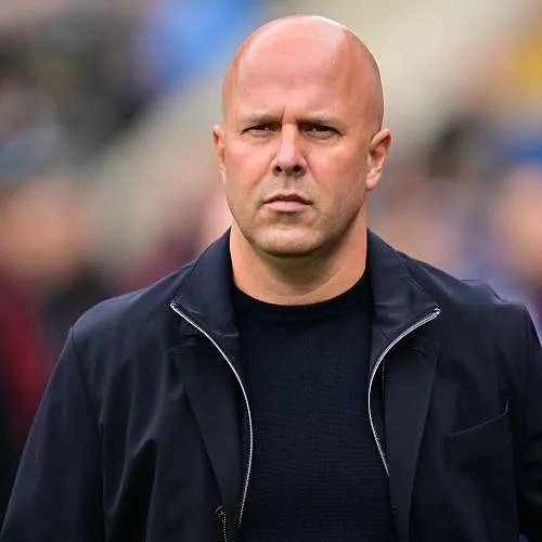« On doit réagir » : Arne Slot tire la sonnette d’alarme avant le choc entre Liverpool et Manchester United