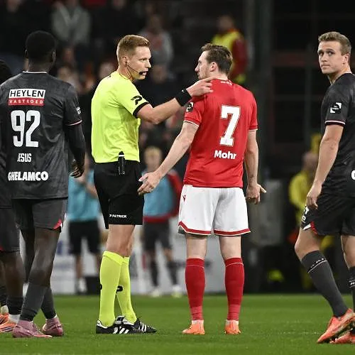 Standard-Antwerp : le match arrêté à la 87e à cause d’un supporter des Rouches alors que les Liégeois menaient 1-0