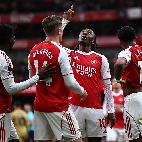 Manchester City chute à Aston Villa, Arsenal s’envole en tête de la Premier League