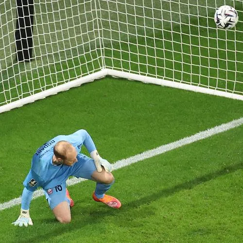 « Maladroit », « 2 erreurs qui pèsent lourd » : Arnaud Bodart se rate complètement avec Lille ! (vidéo)