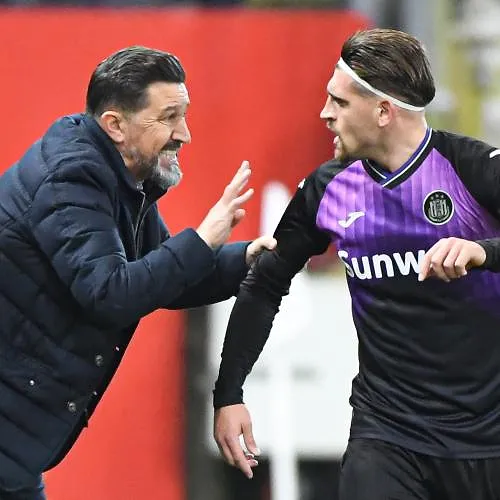 Besnik Hasi calme le jeu après le clash avec Bertaccini : « Tant qu’il marque, il peut continuer »