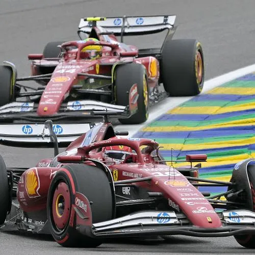 Le président de Ferrari tacle ses pilotes, Leclerc et Hamilton appellent à l’unité