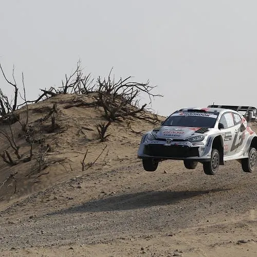 Neuville remporte le rallye d’Arabie saoudite, 9e titre mondial pour Ogier, qui égale Loeb
