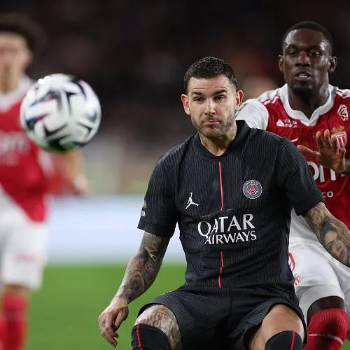 Victoire de prestige pour Pocognoli : Monaco s’offre le PSG et met fin à une série de 3 défaites consécutives