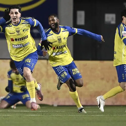 Saint-Trond fait tomber le Club Bruges et grimpe à la 2e place derrière l’Union