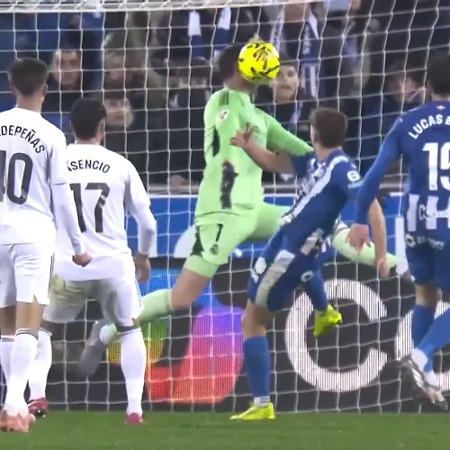 « Donner sa vie pour le blason du club » : Thibaut Courtois réalise un arrêt de la tête et en rigole