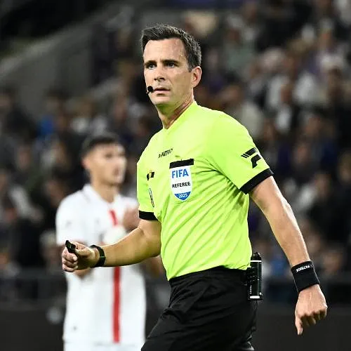 Erik Lambrechts sur l’utilisation du VAR : « Changer la règle du hors-jeu, c’est déplacer le problème »