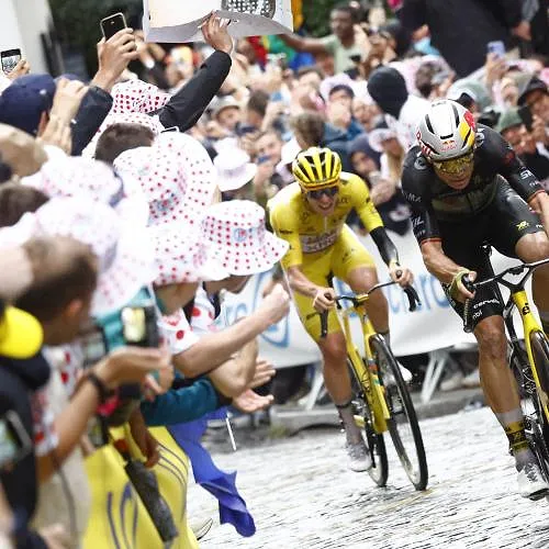 « C’était un pari » : Wout van Aert dévoile l’astuce qui lui a permis de battre Pogacar à Montmartre !