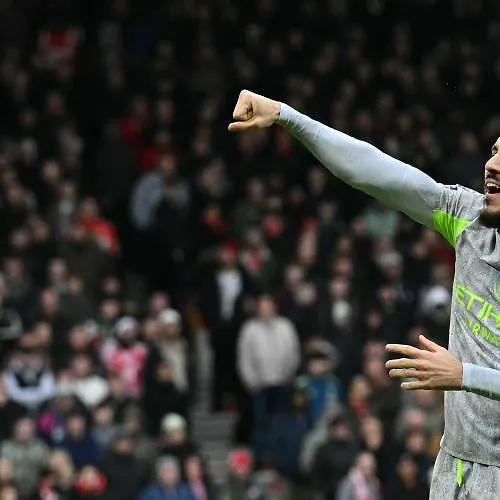 « Parfois je lui crie dessus, parfois je veux l’embrasser » : Pep Guardiola sous le charme de Cherki… à sa façon