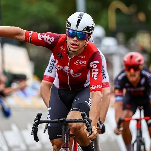 Arnaud de Lie blessé aux ligaments, annonce être « bien pris en charge »