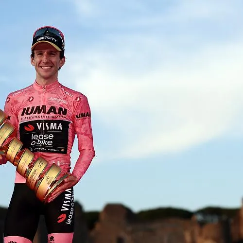 Vainqueur du Giro la saison dernière, Simon Yates met un terme à sa carrière, à 33 ans