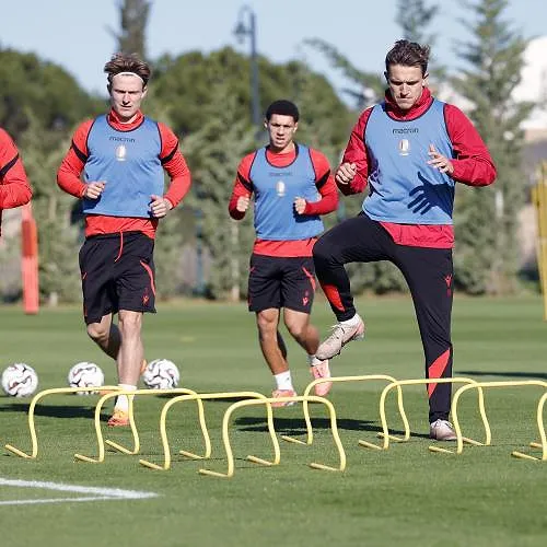 « Je suis confiant, on peut battre les grosses équipes » : le Standard prêt à affronter un calendrier démentiel