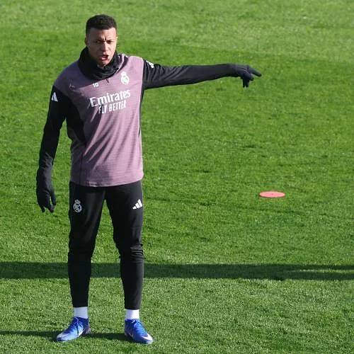 Kylian Mbappé devrait débuter le Clasico sur le banc