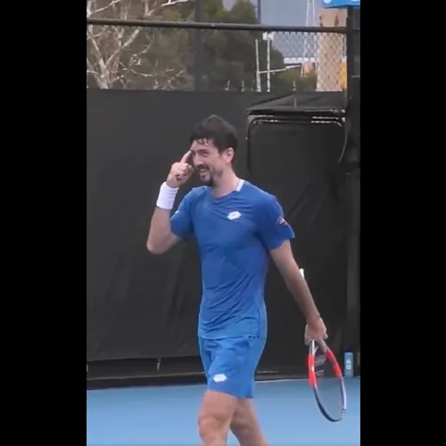 Il célèbre sa victoire mais est finalement éliminé : la terrible erreur de Sebastian Ofner à l’Open d’Australie