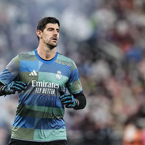 Real Madrid : privé de Mbappé, Arbeloa va aussi se passer de Courtois pour sa grande première !