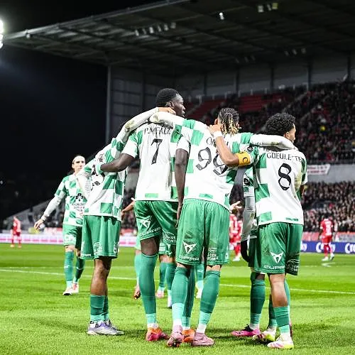 Un ancien milieu du Standard bientôt à La Louvière ?