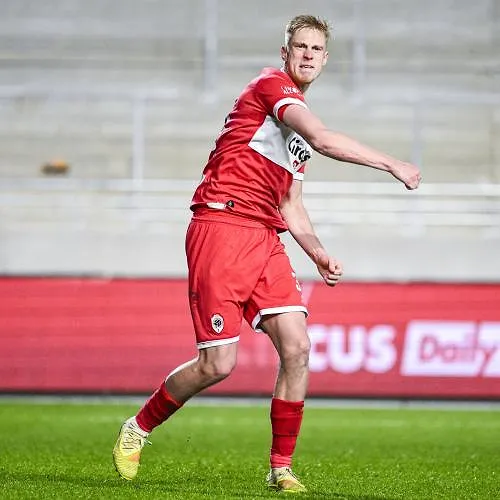 Malgré son départ en fin de saison, Oosting compte toujours sur Van Den Bosch : « Il est disponible pour dimanche et jouera »