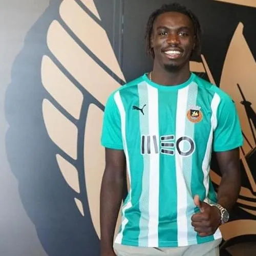 La Louvière en concurrence avec Anderlecht pour signer un défenseur central de Rio Ave