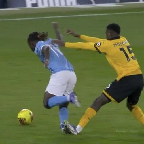 Jérémy Doku encore victime d’un très gros tacle, Pep Guardiola est furieux