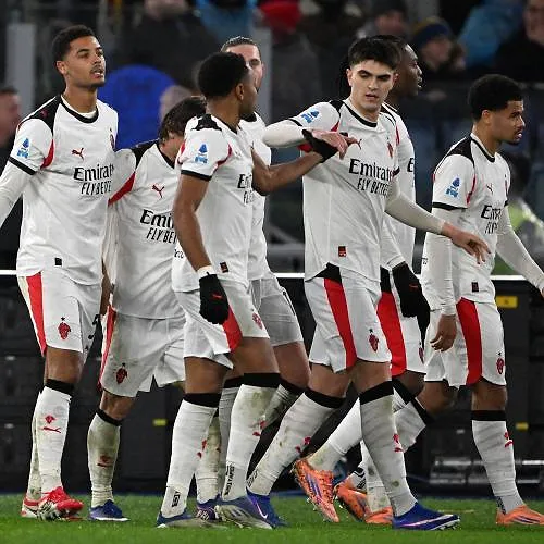Les jeunes Belges brillent : De Winter marque son premier but pour Milan, Duranville réussit ses débuts à Bâle