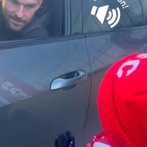 « On dirait que vous ne jouez pas à fond » : un jeune fan de l’Antwerp interpelle Vincent Janssen