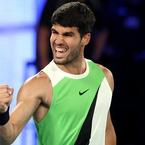 Open d’Australie : Carlos Alcaraz écarte Alex de Minaur et s’offre une première en demie (vidéo)